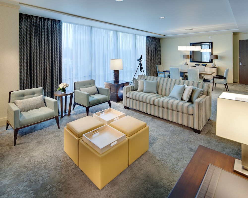 Luxury Suite, 1 King Bed, City View