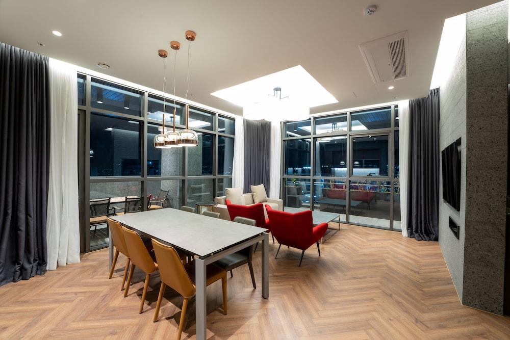 Signature Room - Photo 3