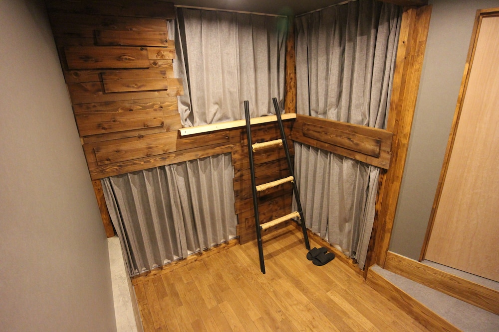 Quadruple Room - Photo 1