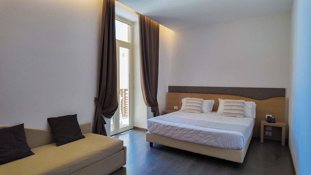 Classic Triple Room, Sea View