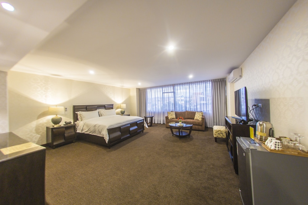 Deluxe Room, 1 King Bed photo 1