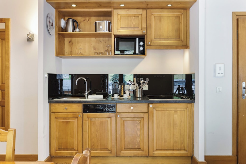 Family Apartment, Multiple Bedrooms (Vallorcine Buet 42 ski in / ski out) Family Apartment, Multiple Bedrooms (Vallorcine Buet 42 ski in / ski out)