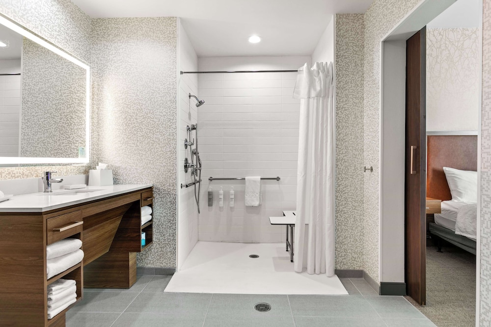 Studio, 2 Queen Beds, Accessible (Mobility, Hearing, Roll-In Shower) - Photo 1