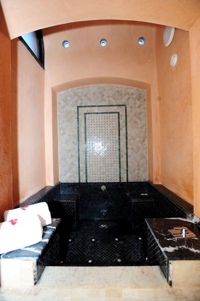 Deluxe Suite - Photo 18