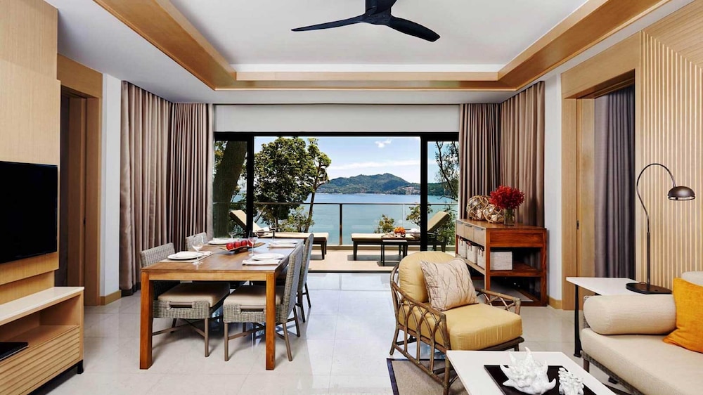Club Two Bedroom Suite Ocean Balcony - Photo 1