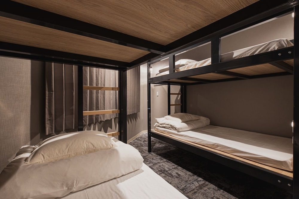 Private room, Shared bathroom - Photo 2