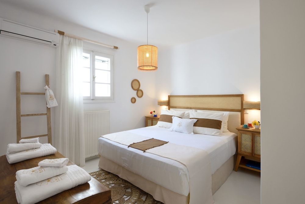 Villa, 6 Bedrooms, Private Pool, Beachfront (Agia Thalassa)