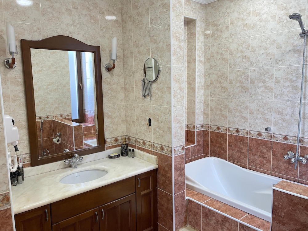 Classic Triple Room - Photo 22
