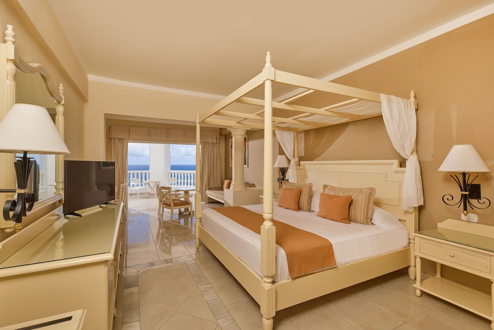 Junior Room, Oceanfront (deluxe)