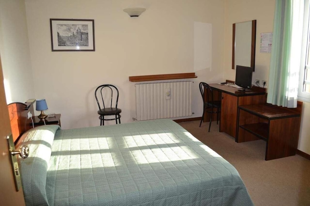 Double or Twin Room photo 3