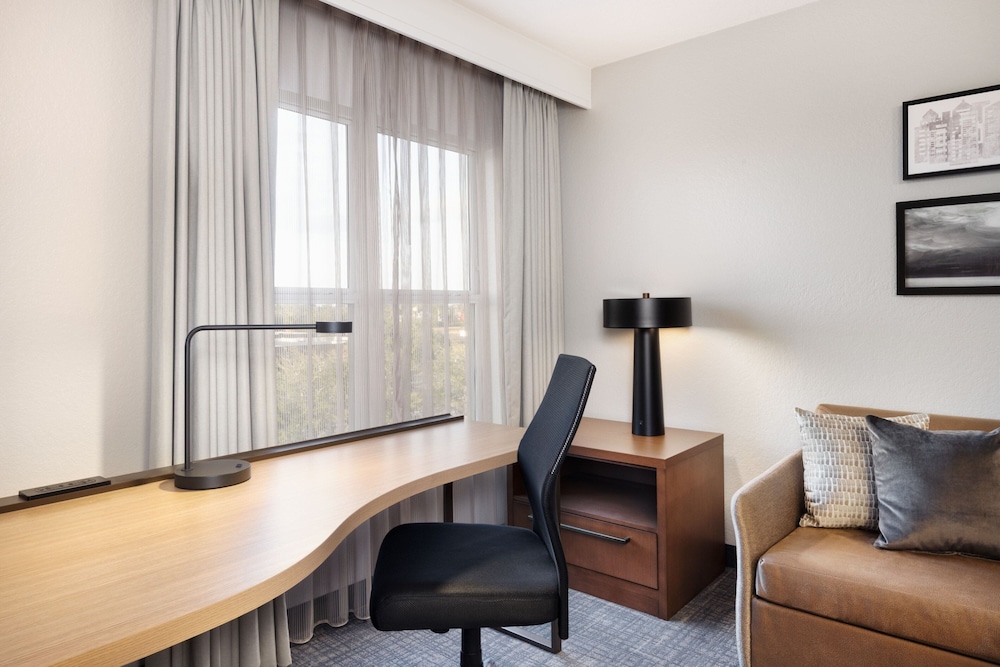 Suite, 1 Bedroom - Photo 2