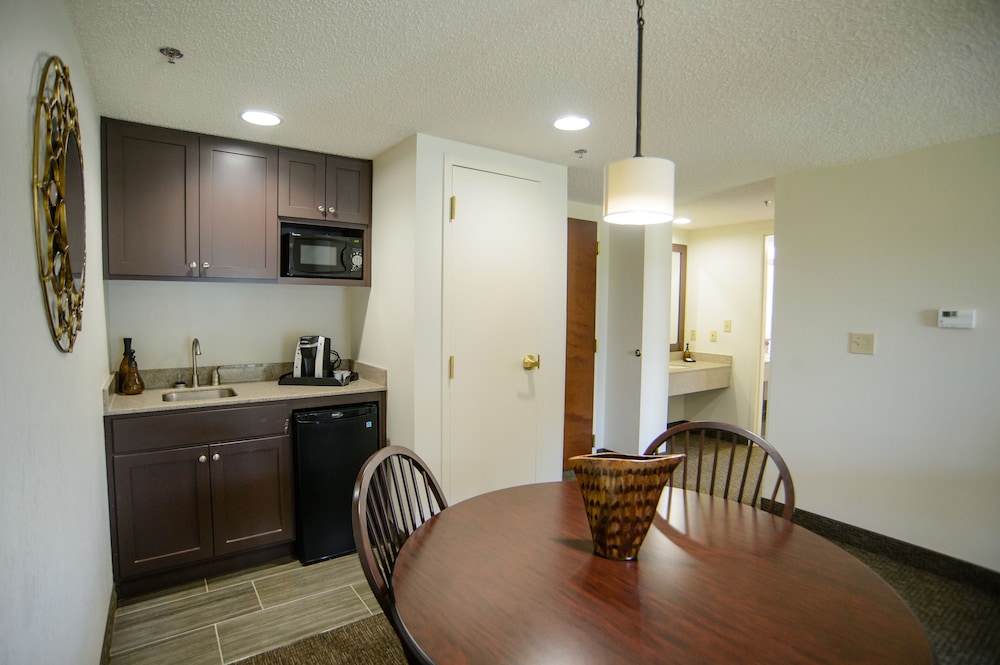 Deluxe Suite, 1 King Bed, Kitchenette