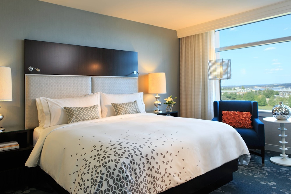 Executive Suite, 1 King Bed - Photo 2