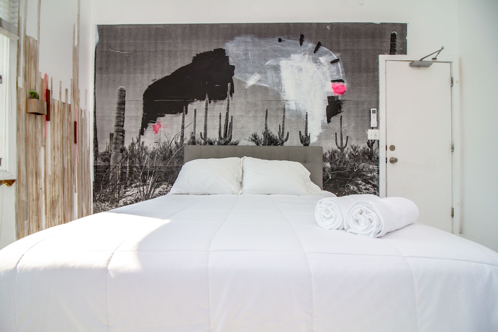 Room, 2 Bedrooms photo 1