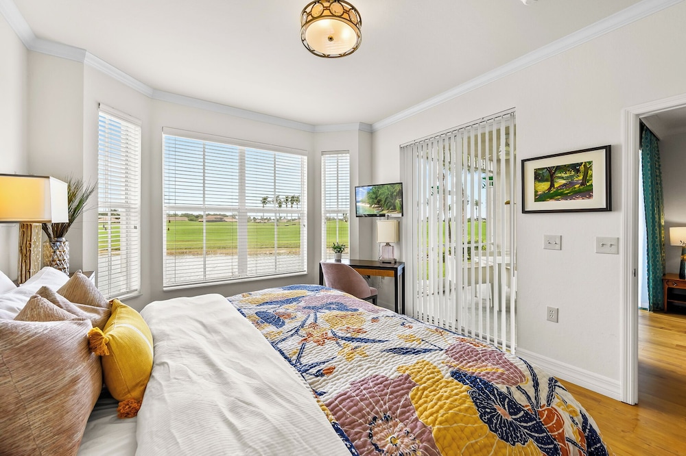 Deluxe Condo, 2 Bedrooms, Golf View, Lakeside photo 3