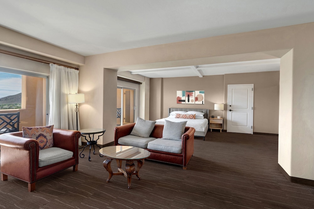 Signature Suite, 1 King Bed - Photo 1