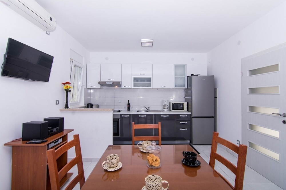 Apartment (Ivica - garden terrace - A2(2+2))