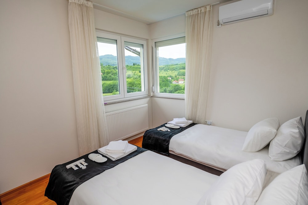 Junior Villa, Mountainside photo 1