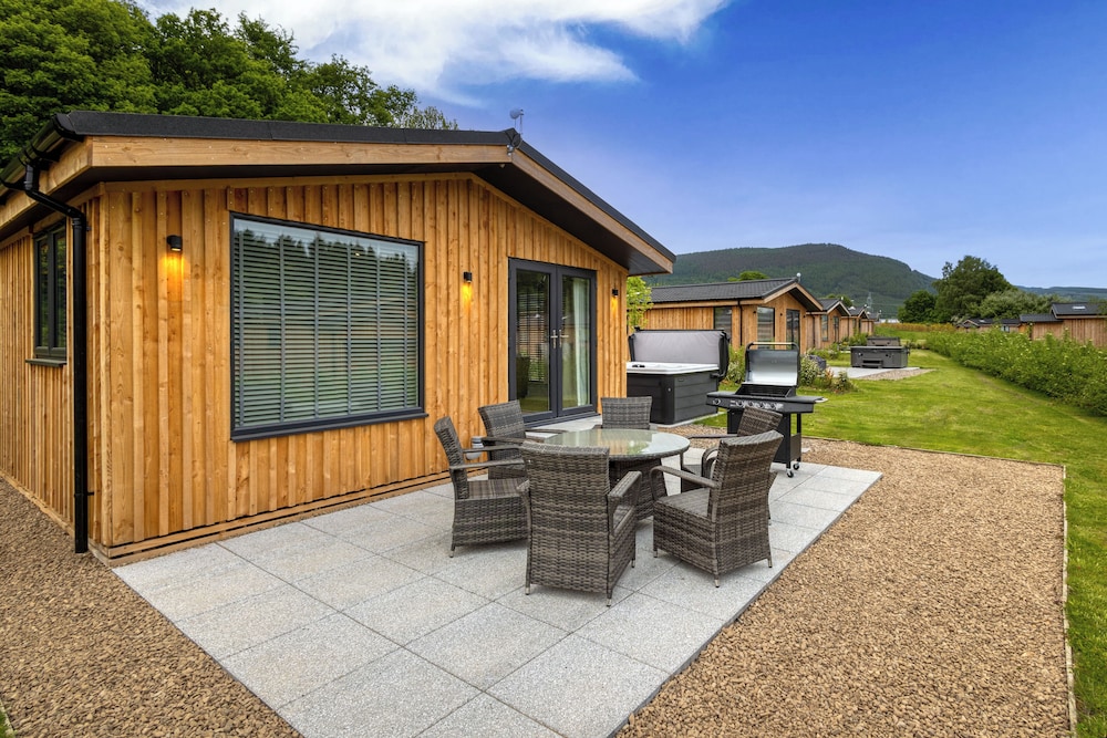 Peeler Lodge, sleep 6, sauna, hot tub, pet friendly photo 1