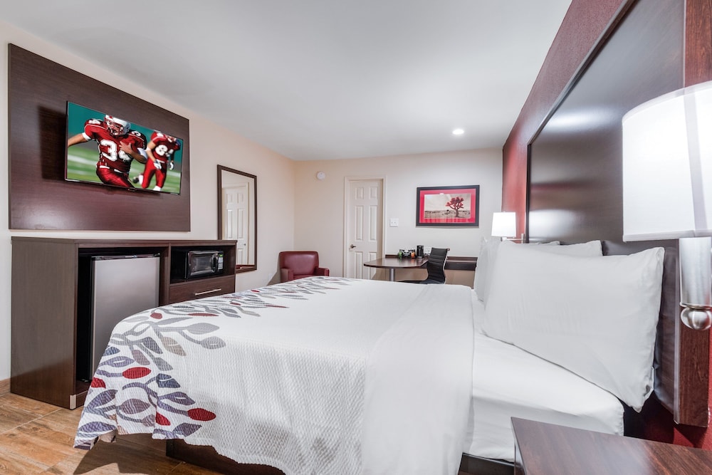 Superior Room, 1 King Bed, Non Smoking - Photo 7