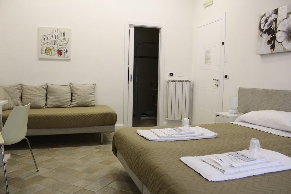 Luxury Triple Room, City View photo 3