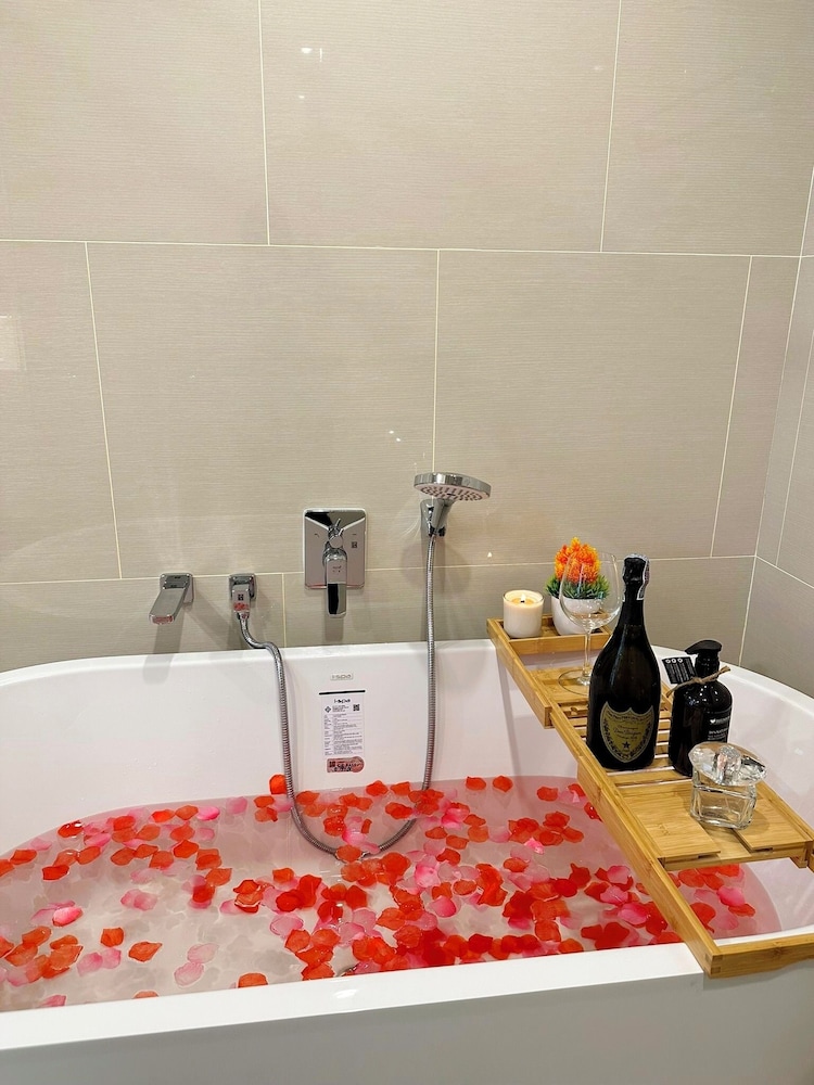 4 Bedrooms Exclusive Apartment (Unit 601) photo 3