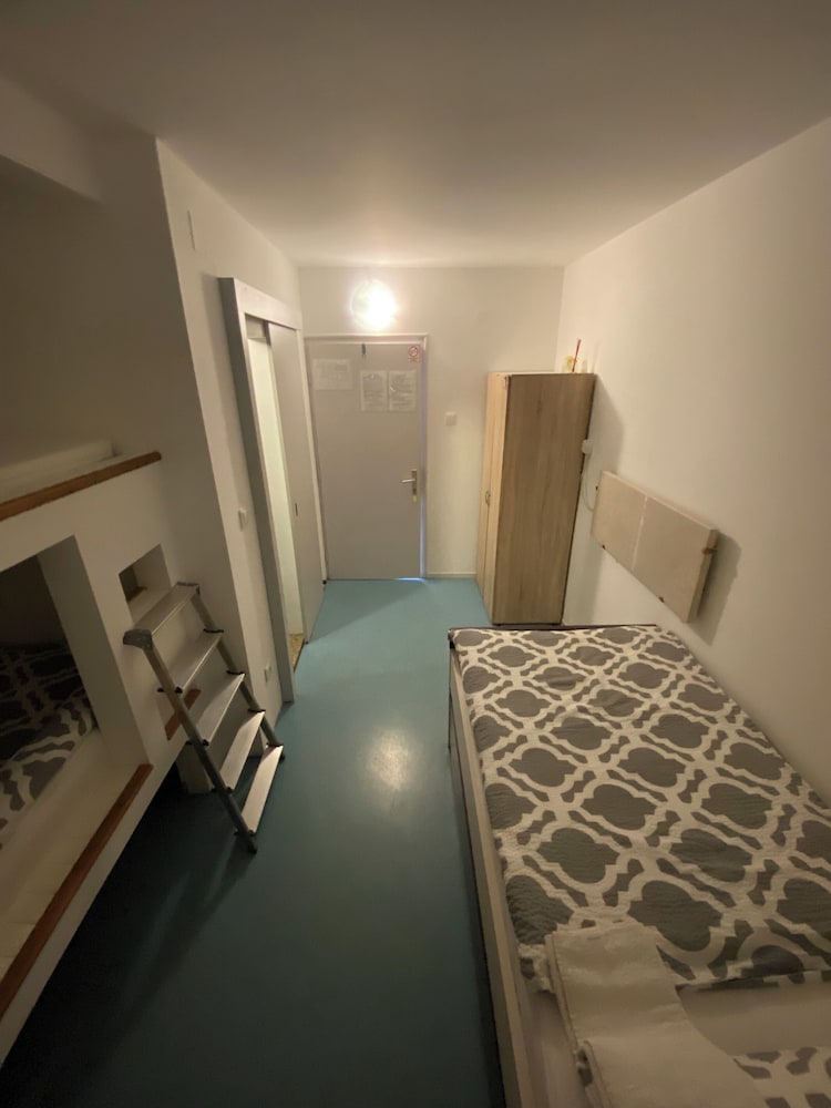 Economy Triple Room