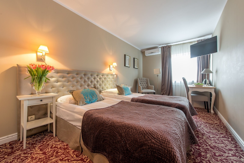 Classic Twin Room, 2 Twin Beds, Refrigerator