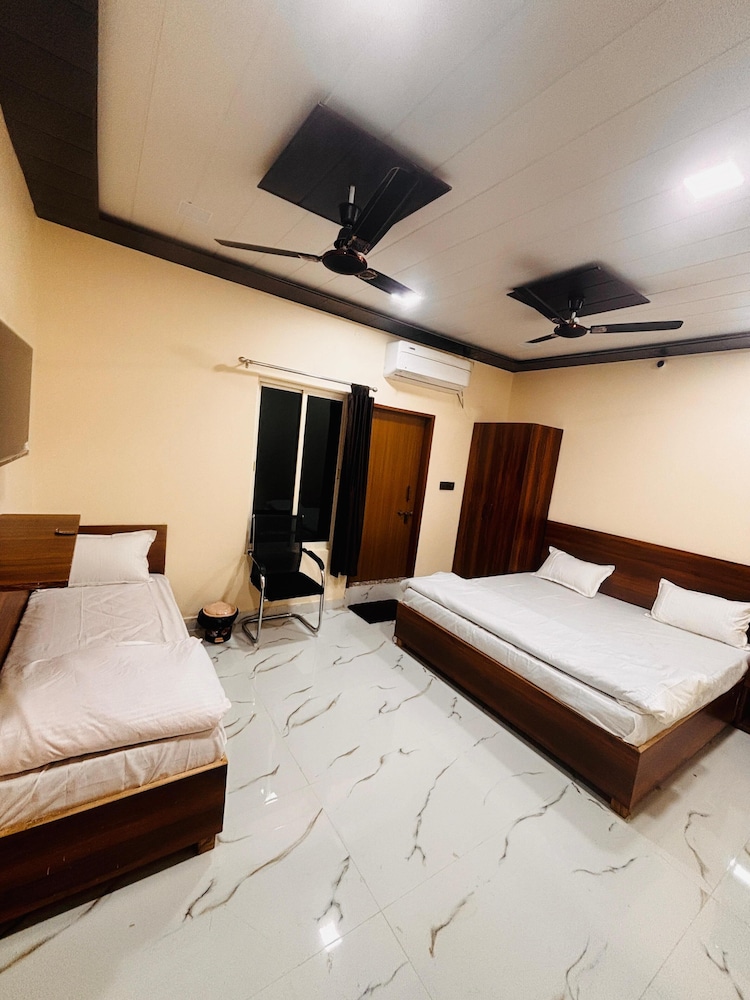 Basic Triple Room