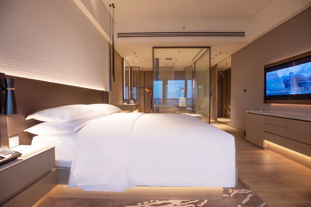 Room, 1 King Bed, City View - Photo 5