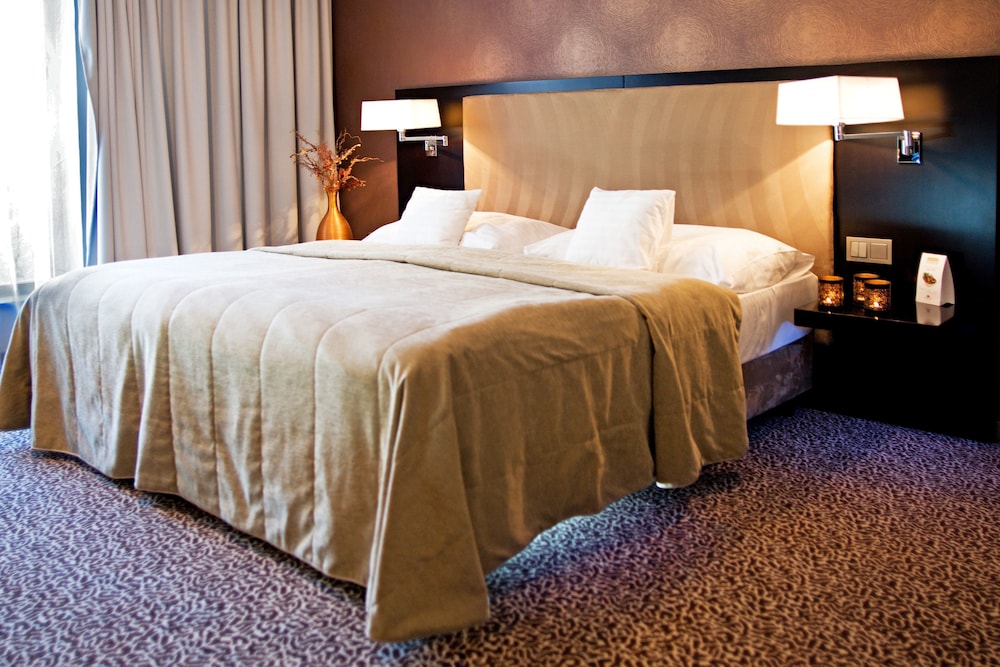 Business Room, 1 King Bed - Photo 2