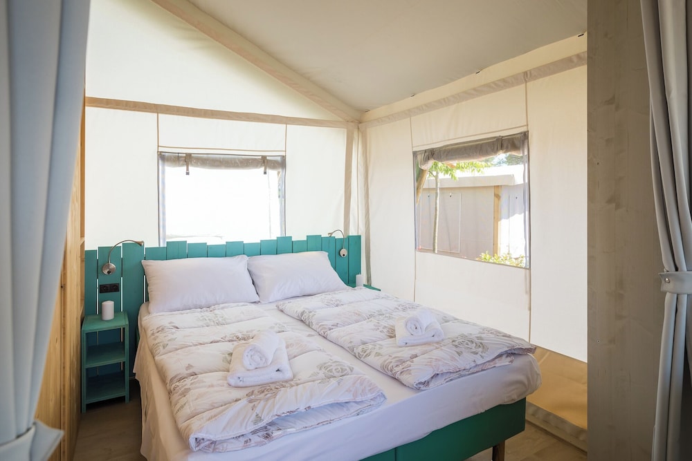 Family Tent, 3 Bedrooms, Terrace photo 1
