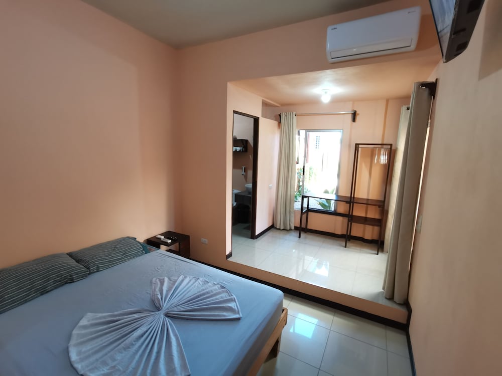 Standard Room, 1 Queen Bed, Garden View - Photo 3