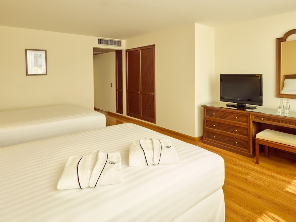 Standard Room, 2 Queen Beds photo 2