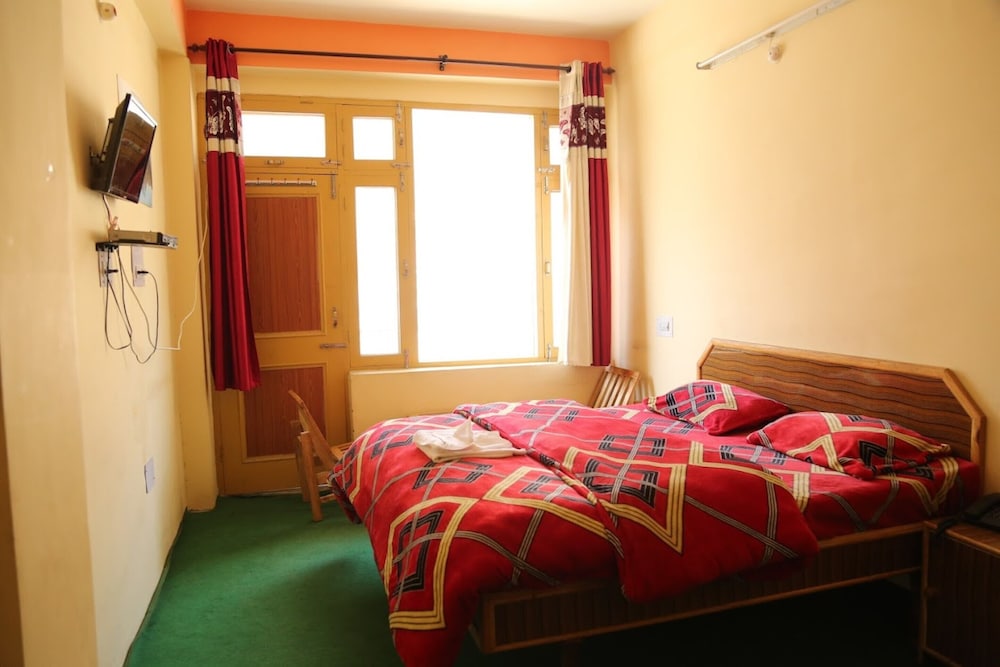Basic Double Room photo 2