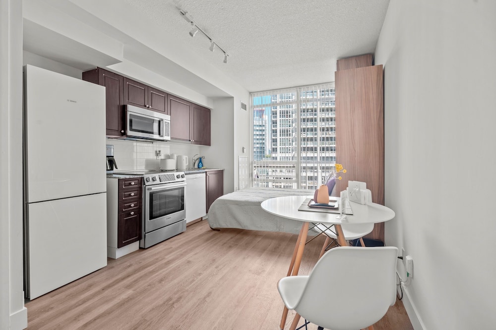 Comfort Studio, 1 Queen Bed, Kitchen, City View