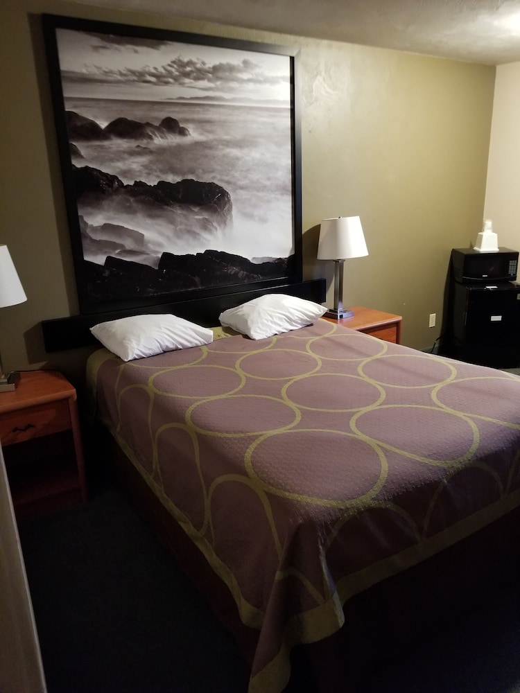 Standard Room, 1 Queen Bed - Photo 4