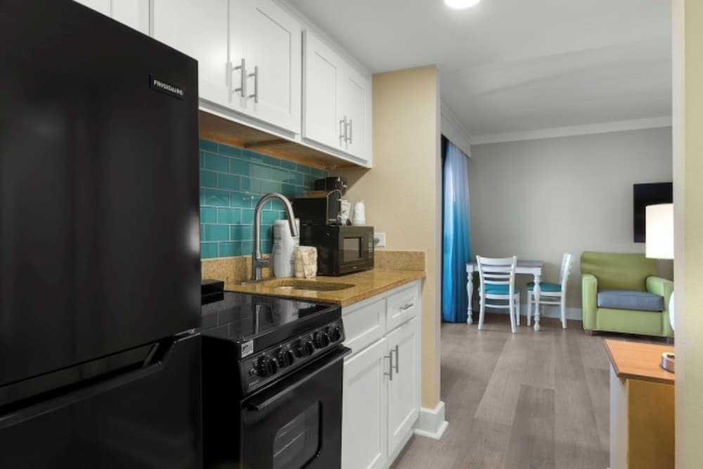 Splash Deck View Junior Suite - Photo 4
