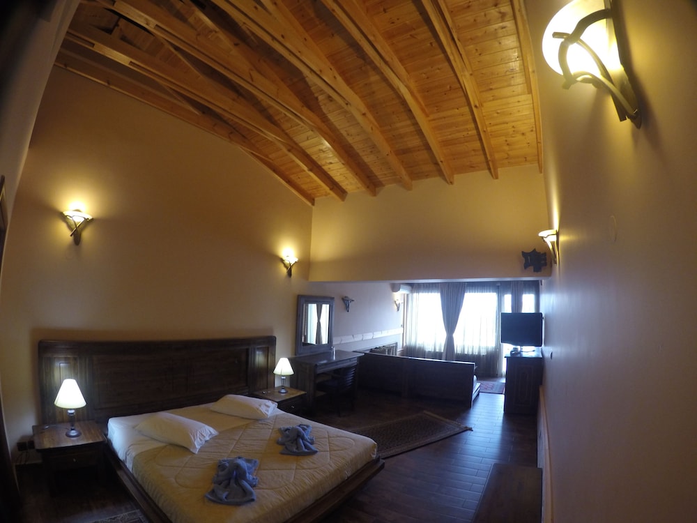Honeymoon Chalet, 1 King Bed, Lake View, Executive Level photo 1