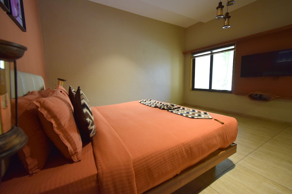 Executive Room - Photo 8