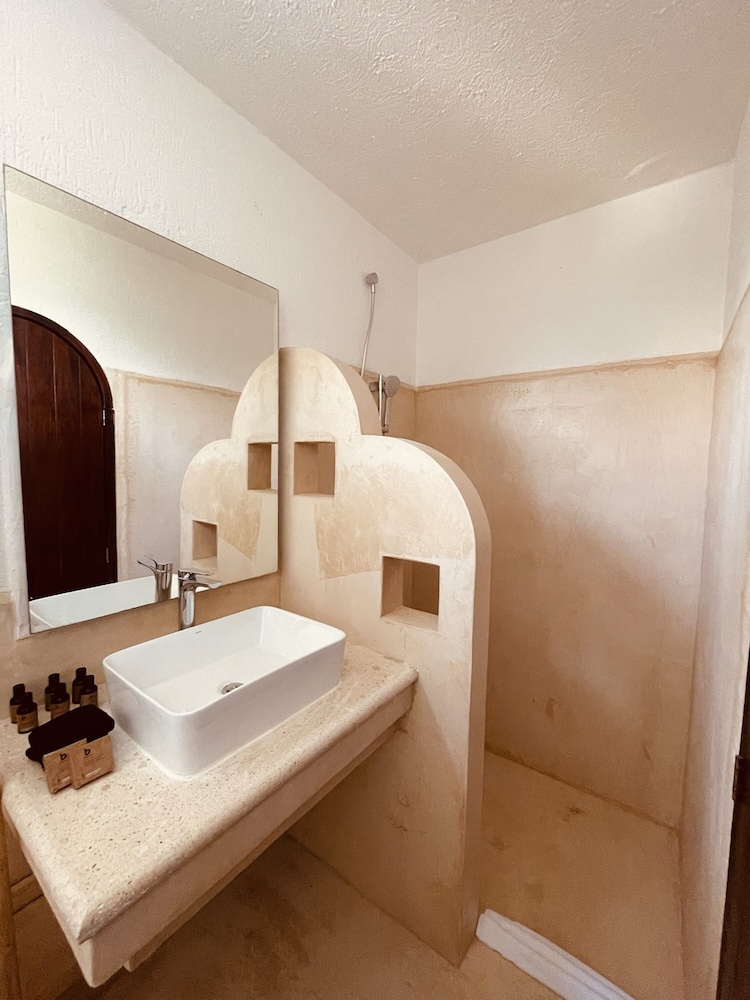 Room with 2 Single Beds, Garden view - Photo 8