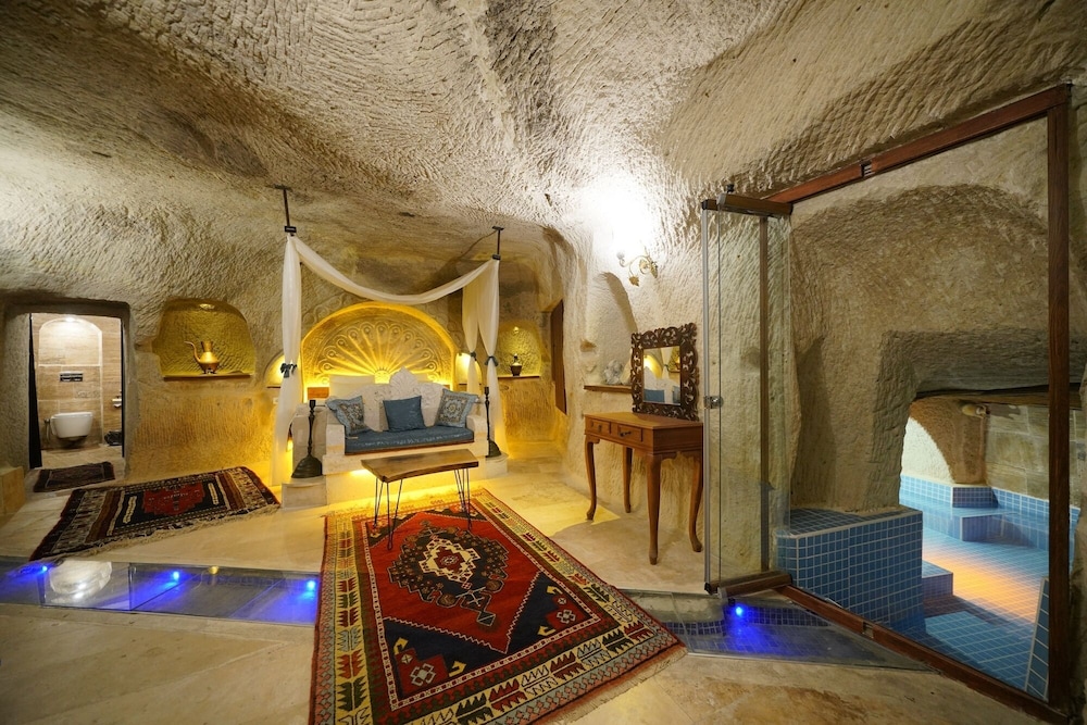 DUVEN King Suite Cave Room With Pool