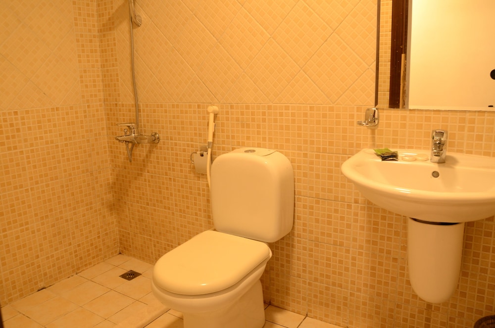 Basic Quadruple Room - Photo 10