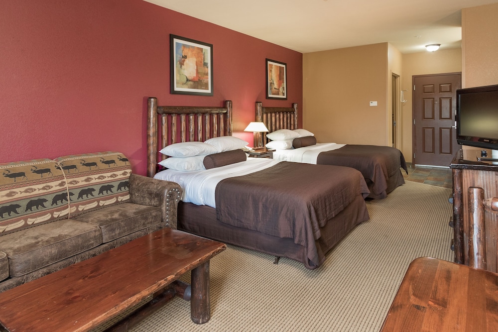 Standard Room (2 Queen Beds With Sofabed) photo 2