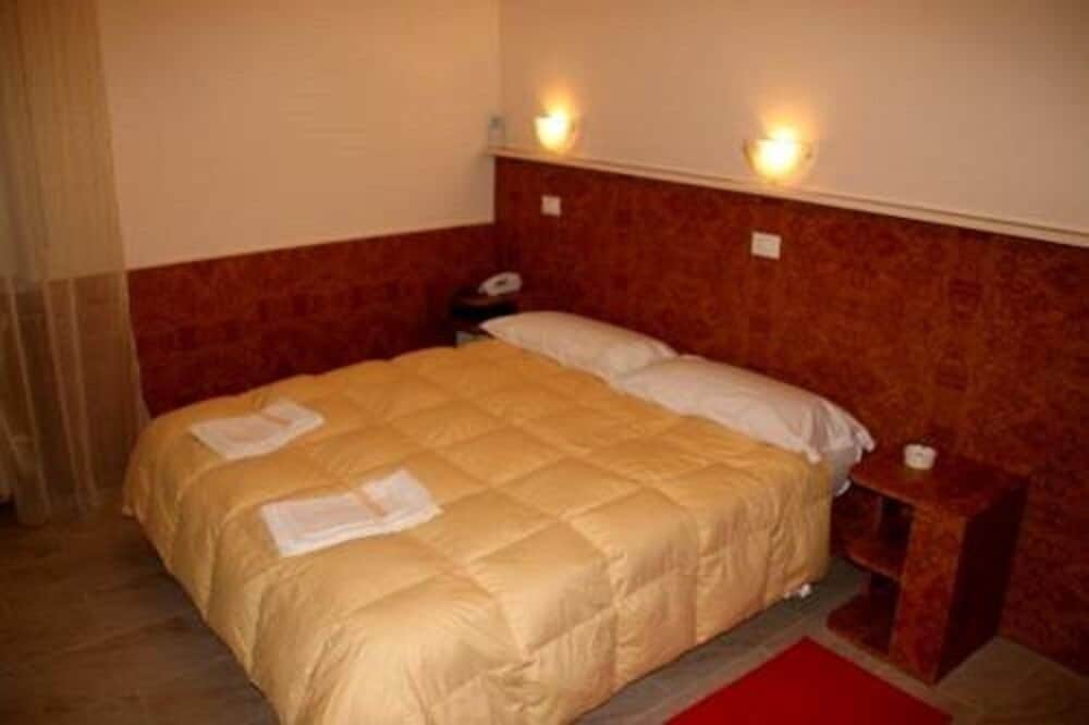 Economy Double Room photo 3