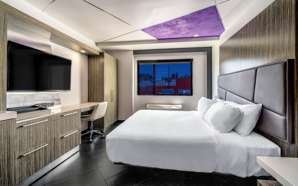 Deluxe Room, 1 King Bed