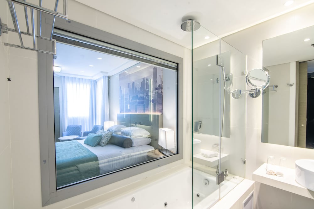 Executive Room, 2 Twin Beds, Jetted Tub, City View - Photo 6