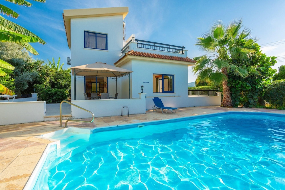 Villa photo 2