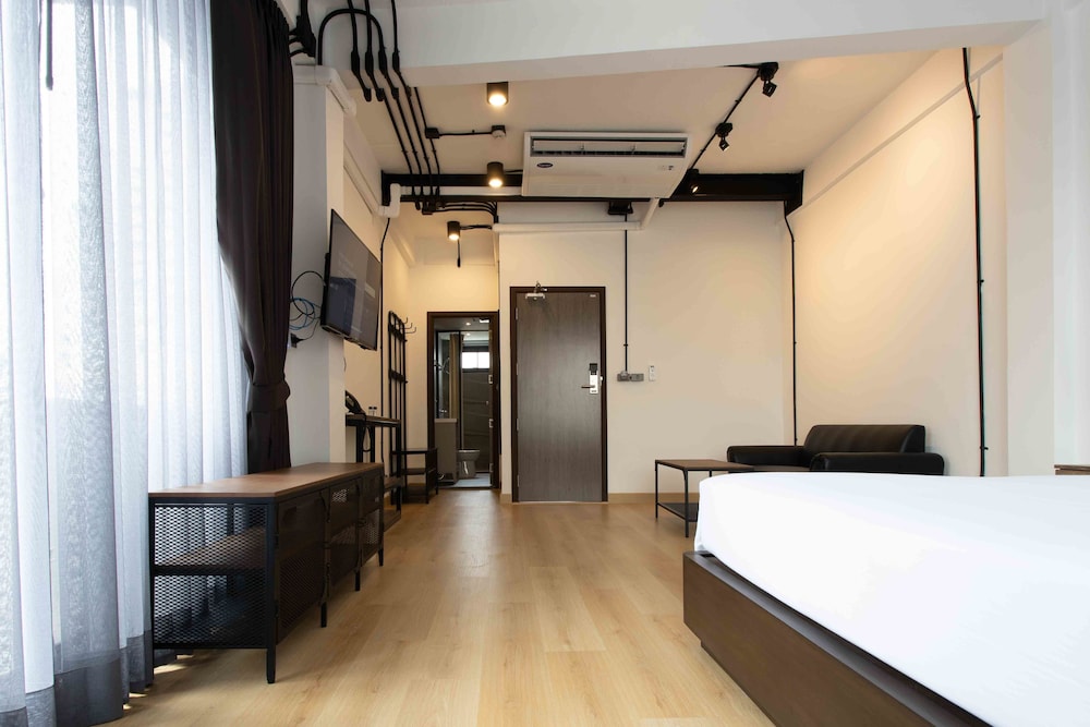 Studio Double Room With Balcony (No Elevator, 4 Stories Wing) thumbnail 5