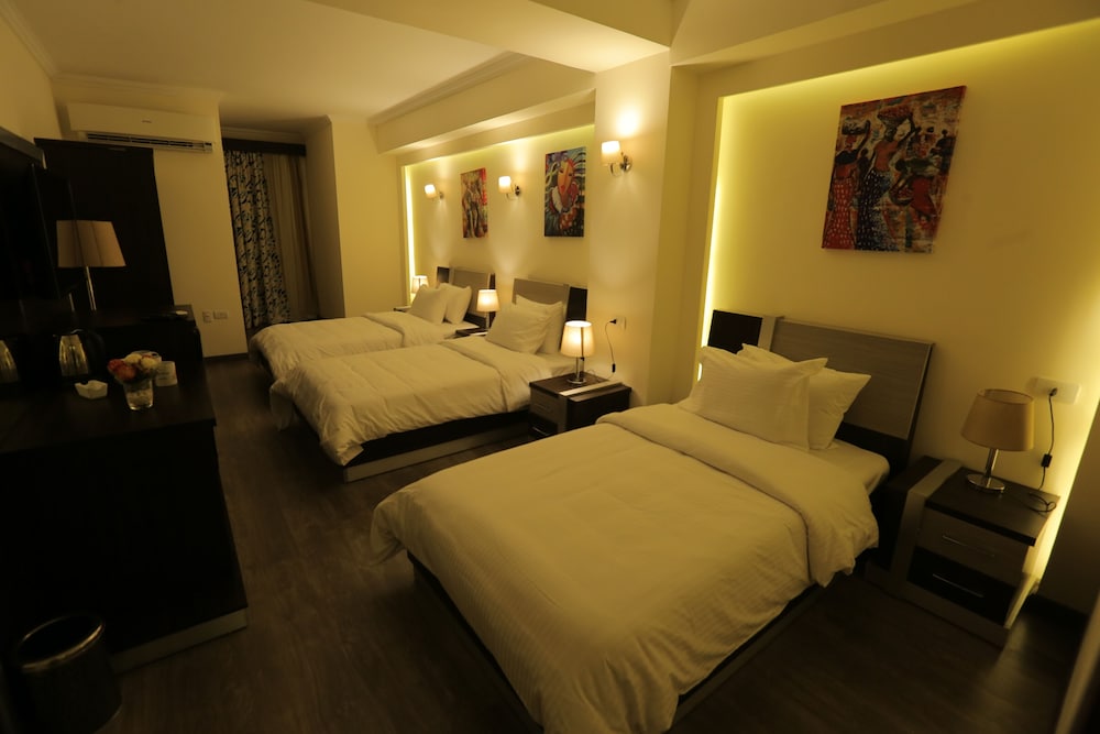Deluxe Triple Room, Balcony (Pyramid view) - Photo 15